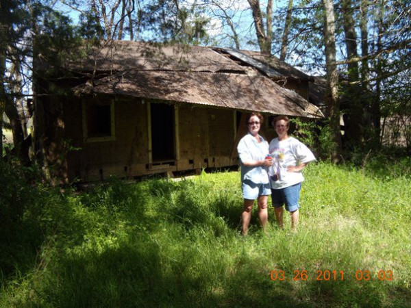 Mama (l.) and Aunt Delores outside the old house in Grand Prairie in 2011
